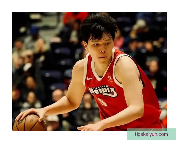 杨瀚森混音队巧妙运用英文数数干扰对手发球技巧赢得比赛